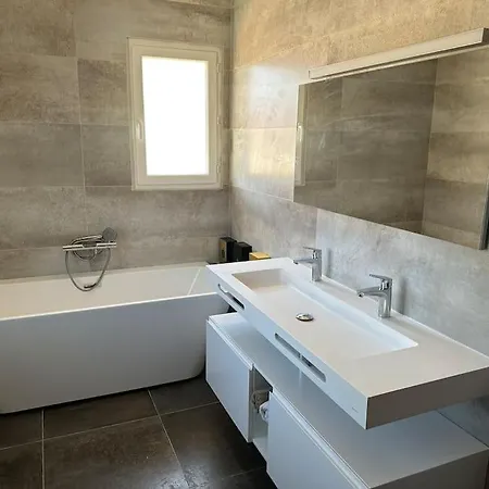 Belle Villa, Piscine Chauffée à 250m Des Plages * Biarriz